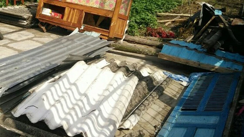Hiện trường vụ lốc xoáy ở thị trấn Phước Long. Ảnh: CTV