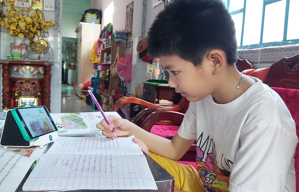 Sở GD-ĐT tỉnh Cà Mau yêu cầu giáo viên nắm danh sách những em không có điều kiện học trực tuyến và cần hỗ trợ thiết bị học