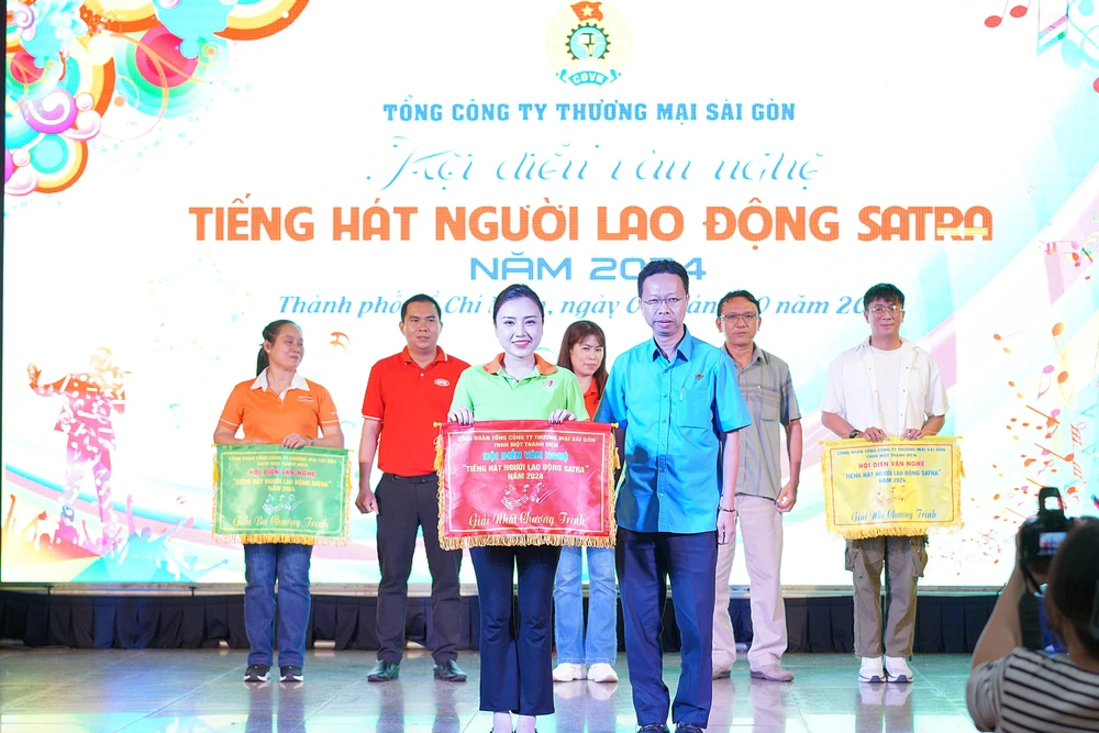 Giao lưu sôi nổi với “Tiếng hát người lao động SATRA” năm 2024