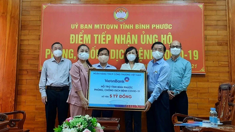 VietinBank trao 5 tỷ đồng hỗ trợ tỉnh Bình Phước phòng, chống dịch Covid-19