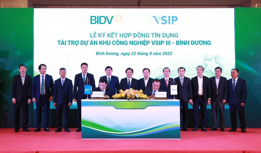 Lễ ký kết Hợp đồng tín dụng tài trợ Dự án đầu tư xây dựng Khu công nghiệp Việt Nam-Singapore III tại Bình Dương