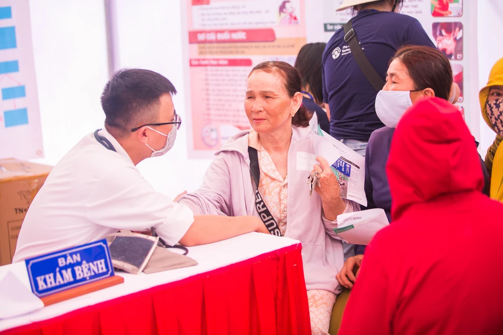 Coca-Cola Việt Nam phối hợp tổ chức ngày hội sức khỏe cho lực lượng thu gom phế liệu