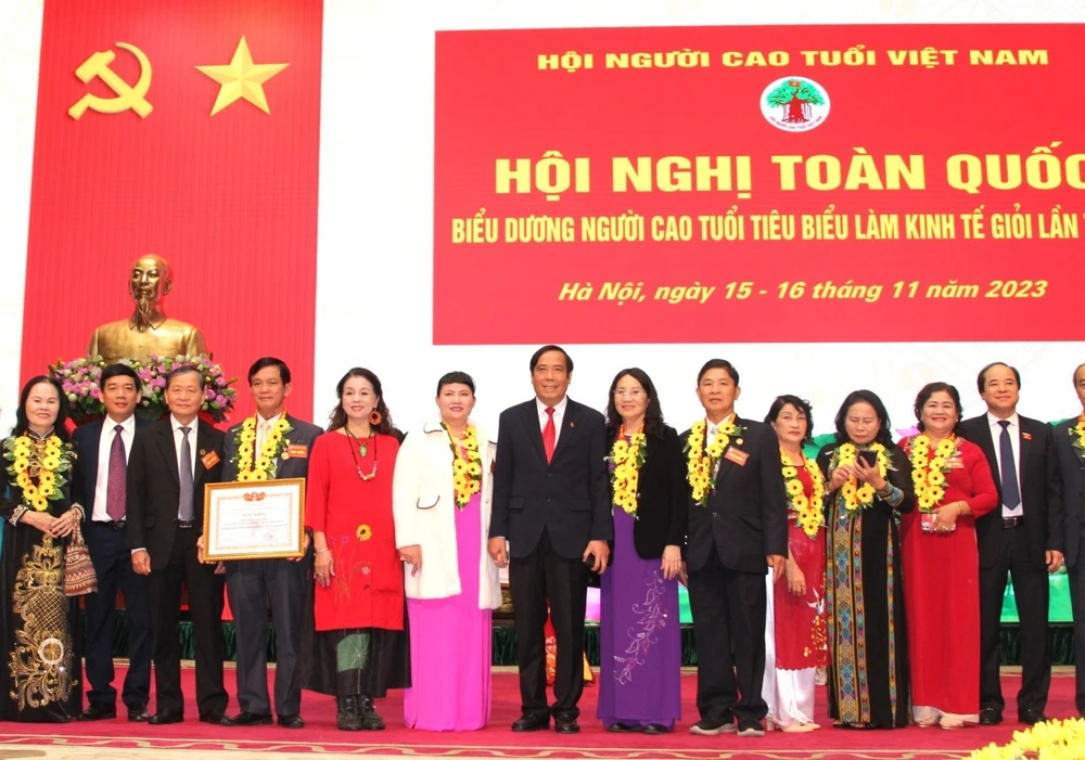 Doanh nhân Nguyễn Nam Phương được vinh danh Người cao tuổi tiêu biểu làm kinh tế giỏi