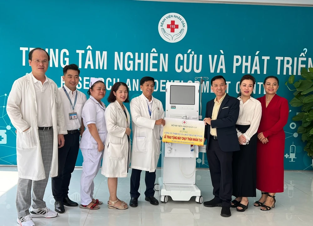 Công ty VWS trao tặng máy chạy thận nhân tạo cho Bệnh viện Nhân dân 115