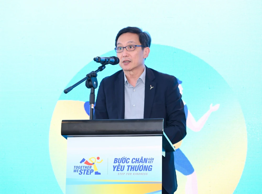 Ông Ronald Tay, Tổng Giám đốc CLD (Việt Nam), phát biểu tại buổi họp báo giới thiệu chiến dịch "Bước chân gắn kết yêu thương"