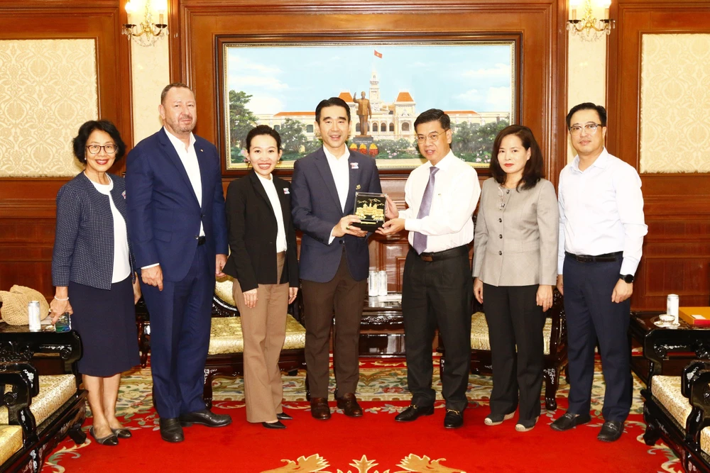 Phó Chủ tịch UBND TPHCM Nguyễn Văn Dũng tiếp lãnh đạo Tập đoàn BJC BigC Thái Lan chiều 15-3