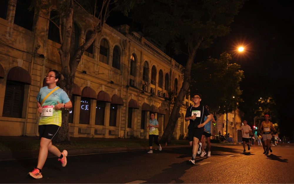 Bùng nổ mùa thi đấu thứ 3 Ho Chi Minh City Night Run Eximbank