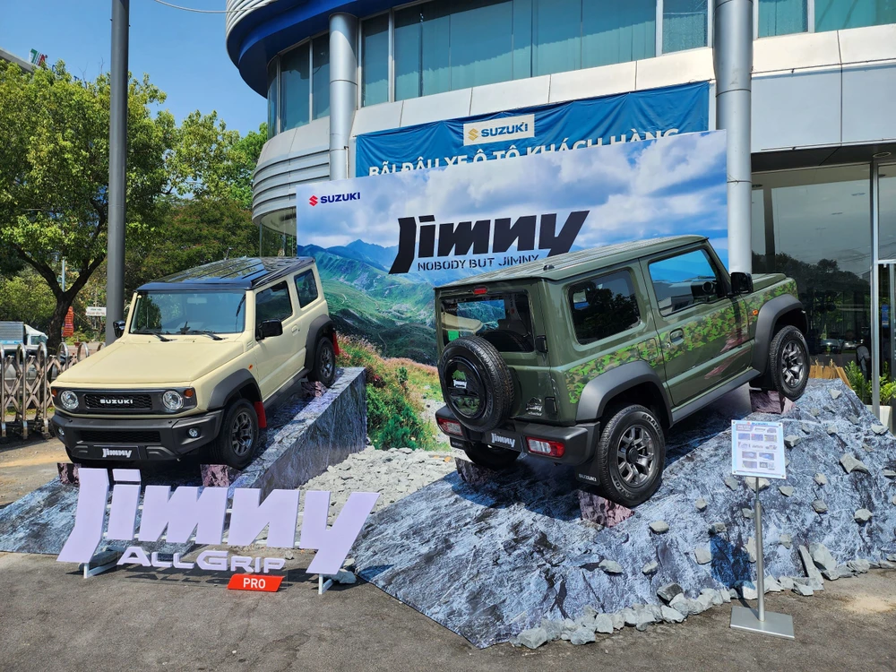 Ra mắt Suzuki Jimny – mẫu xe nhập khẩu nguyên chiếc từ Nhật Bản