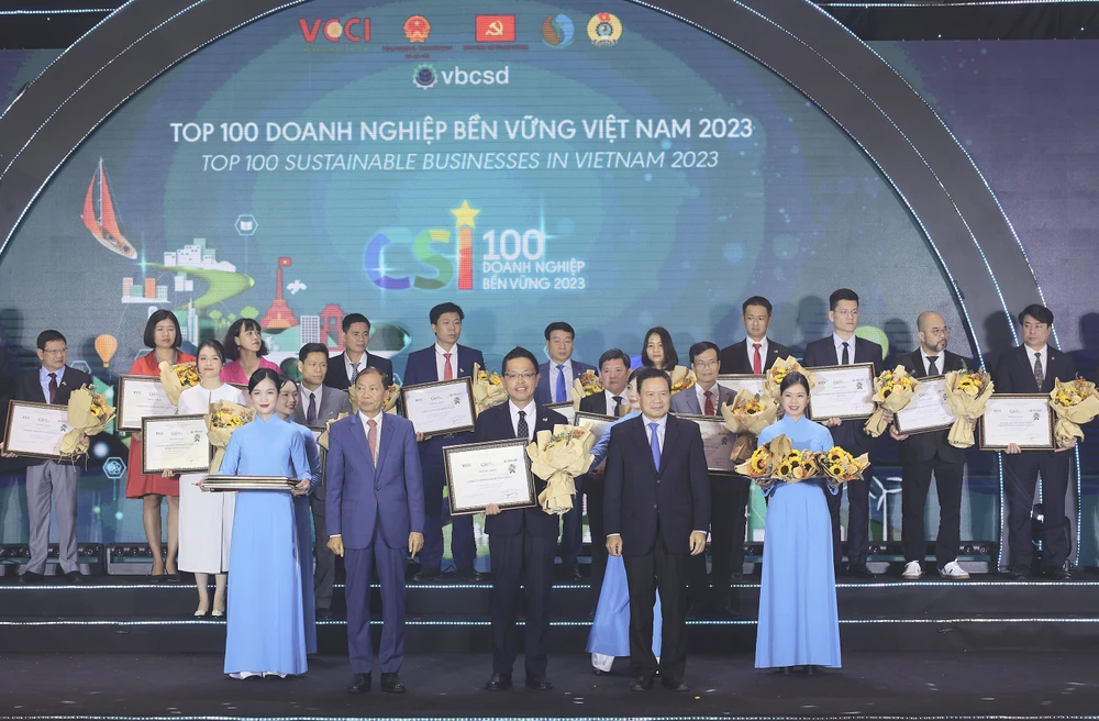 Acecook Việt Nam được trao chứng nhận Top 100 Doanh nghiệp bền vững 2023