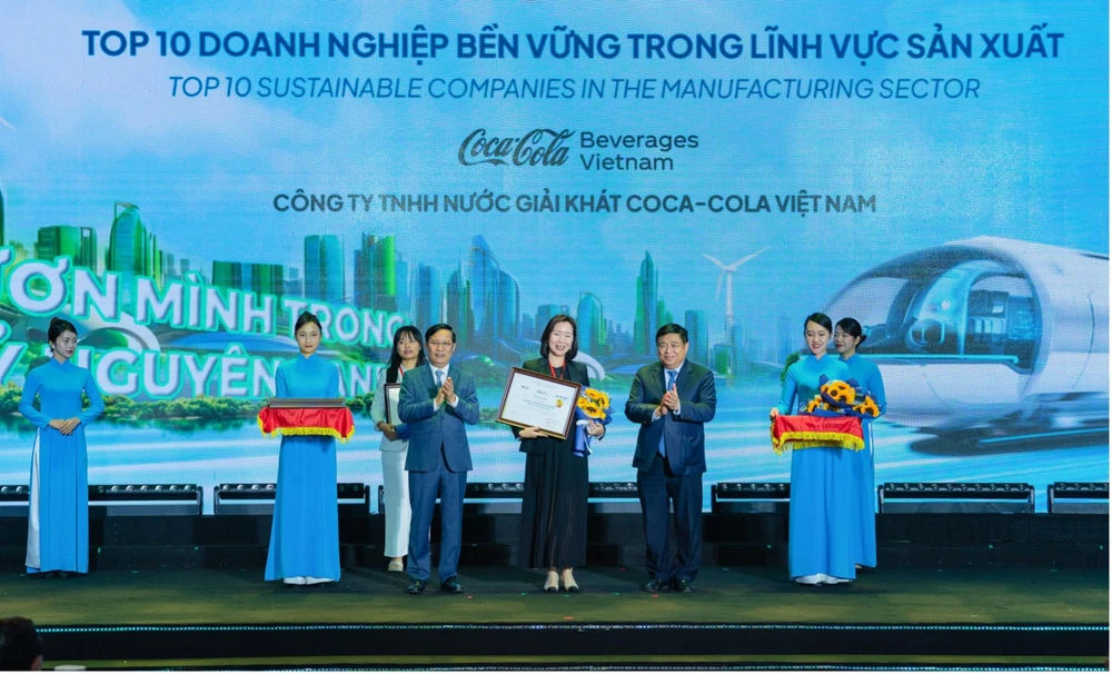 Coca-Cola Việt Nam nhận 3 giải thưởng hàng đầu trong cùng một tháng