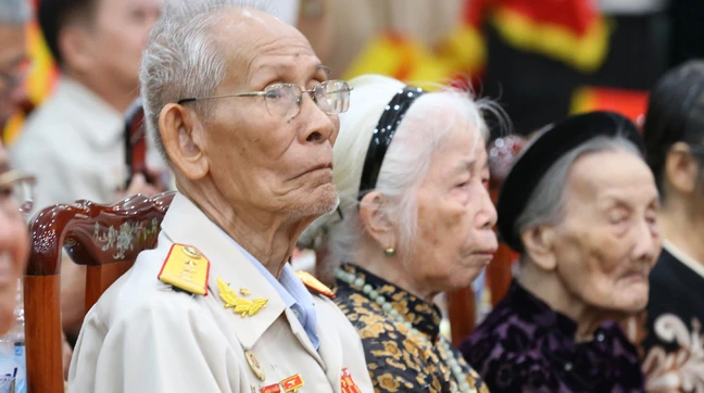 Các Mẹ Việt Nam Anh hùng và Cựu chiến binh tiêu biểu tại cuộc gặp mặt
