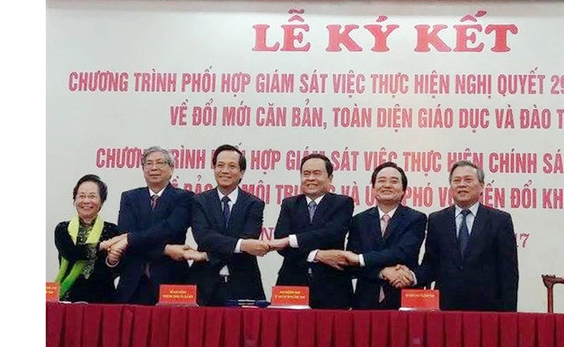 Chủ tịch Ủy ban TƯ MTTQ Việt Nam Trần Thanh Mẫn ký kết phối hợp giám sát với các bên