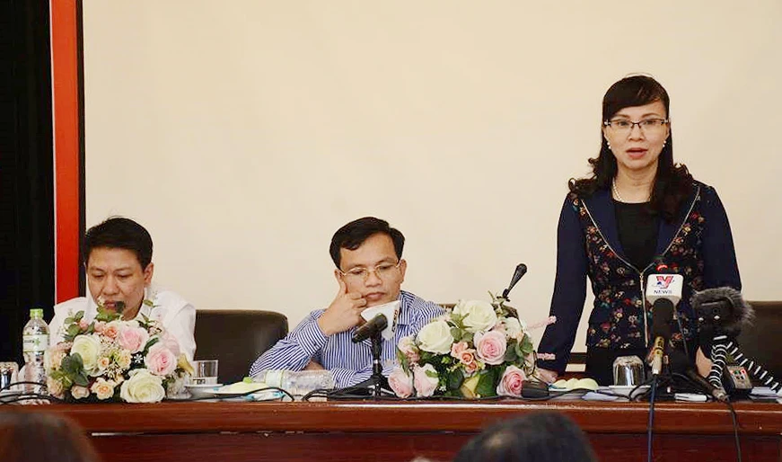 Bà Nguyễn Thị Kim Phụng trả lời tại họp báo