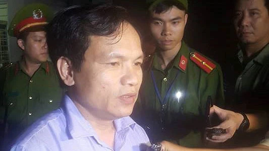 Ông Mai Văn Trinh gặp báo chí lúc gần 23 giờ ngày 21-7