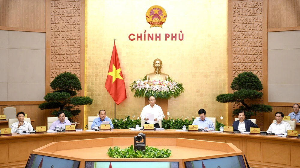 Thủ tướng Nguyễn Xuân Phúc phát biểu tại phiên họp. Ảnh: VGP