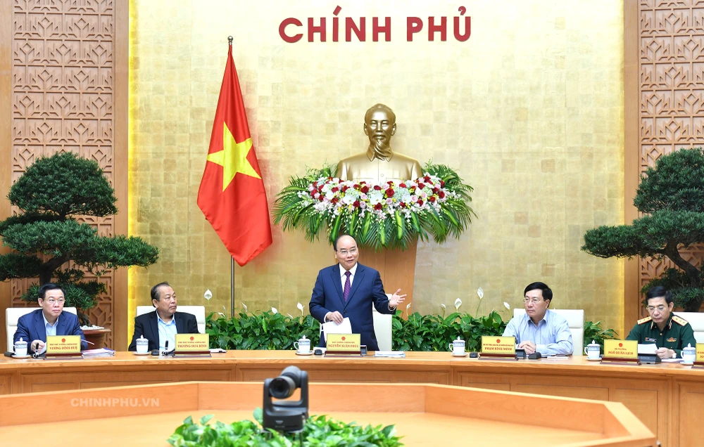 Thủ tướng Nguyễn Xuân Phúc chủ trì họp Chính phủ thường kỳ tháng 10. Ảnh: VGP