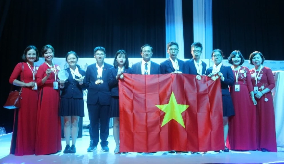 Đoàn học sinh Việt Nam dự thi Kỳ thi Khoa học trẻ quốc tế 