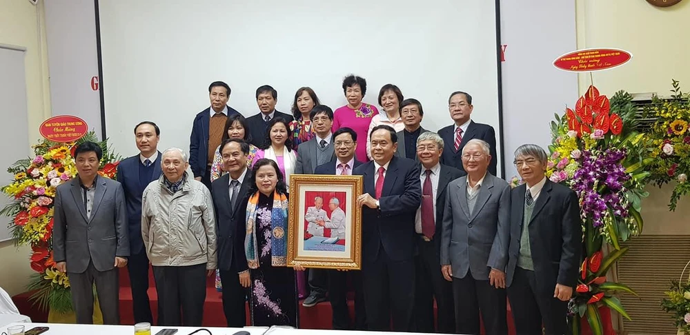 Chủ tịch Ủy ban Trung ương MTTQ Việt Nam thăm và chúc mừng Tổng hội Y học Việt Nam