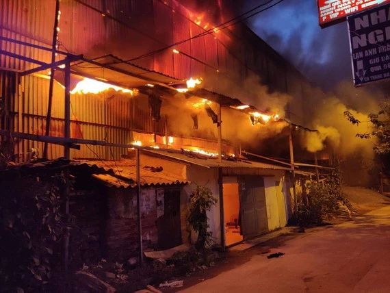 Hiện trường vụ cháy Công ty CP Bóng đèn Phích nước Rạng Đông, tối 28-8-2019