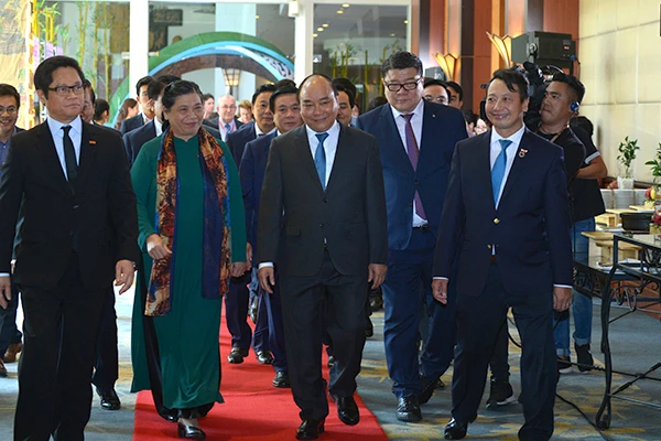 Thủ tướng Nguyễn Xuân Phúc tham dự hội nghị