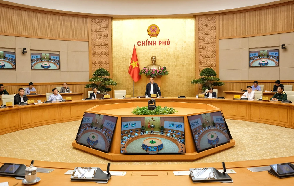 Thủ tướng Nguyễn Xuân Phúc chủ trì cuộc họp của Thường trực Chính phủ về vấn đề lũ lụt ở miền Trung
