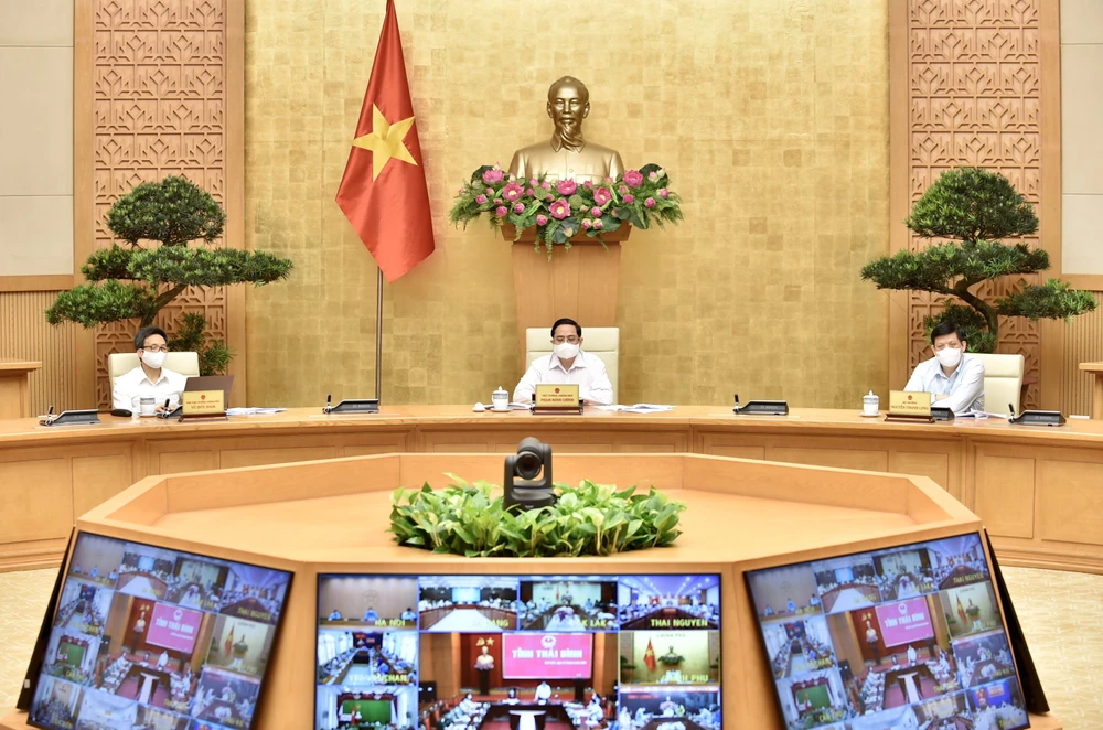Thủ tướng Phạm Minh Chính chủ trì và phát biểu tại cuộc họp với Ban Chỉ đạo Quốc gia phòng, chống dịch Covid-19, chiều 7-5. Ảnh: VIẾT CHUNG 