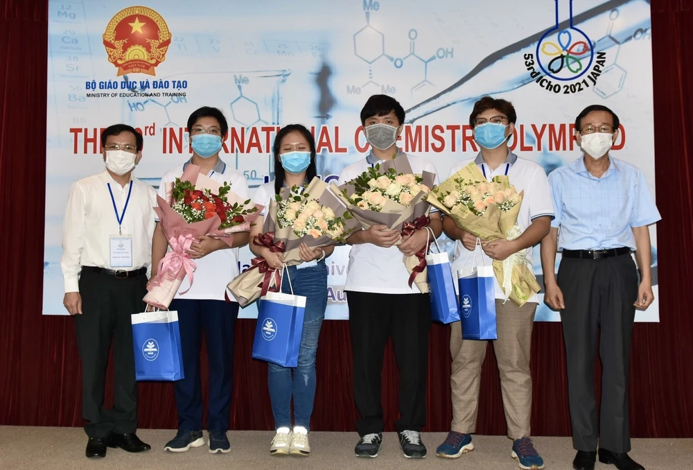 Đội tuyển Việt Nam dự thi Olympic Hóa học quốc tế năm 2021