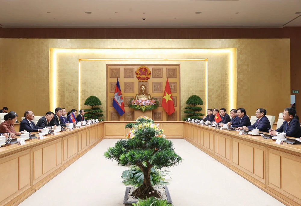 Thủ tướng Phạm Minh Chính tiếp Chủ tịch Quốc hội Vương quốc Campuchia Samdech Heng Samrin đang thăm chính thức Việt Nam, chiều 13-9. Ảnh: VIẾT CHUNG