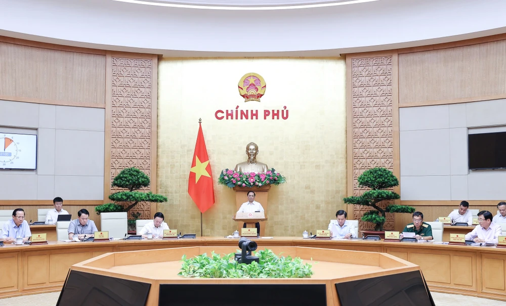 Thủ tướng Phạm Minh Chính chủ trì và phát biểu tại phiên họp Chính phủ thường kỳ xây dựng pháp luật, sáng 26-7. Ảnh: VIẾT CHUNG