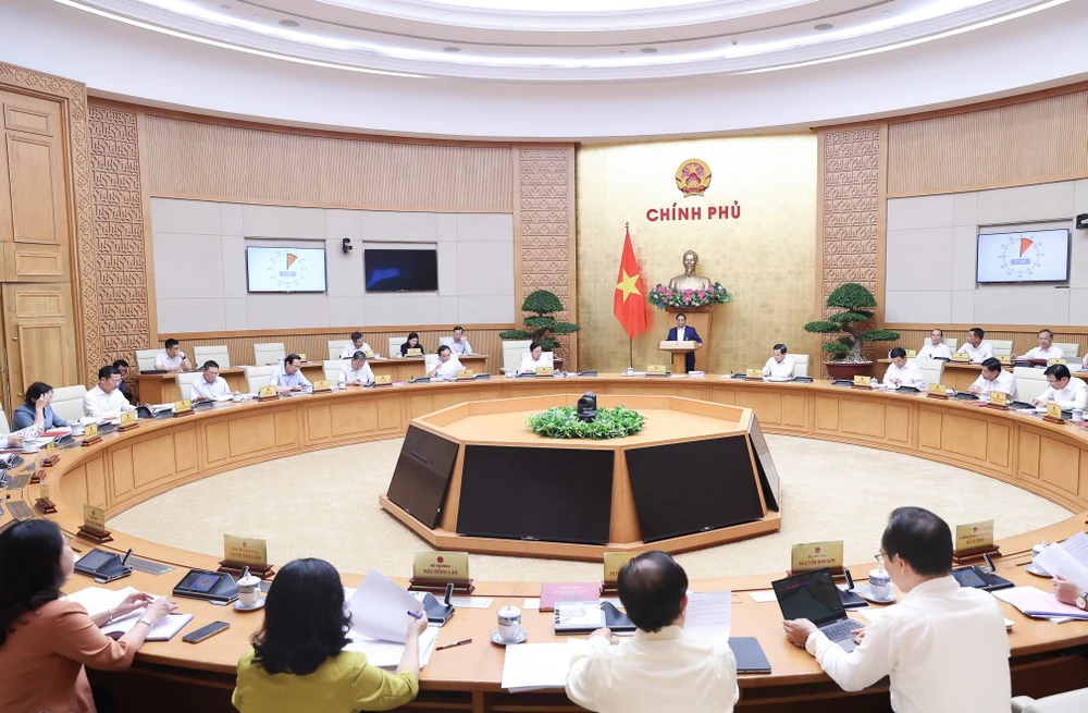 Thủ tướng Phạm Minh Chính chủ trì phiên họp Chính phủ thường kỳ tháng 8. Ảnh VIẾT CHUNG