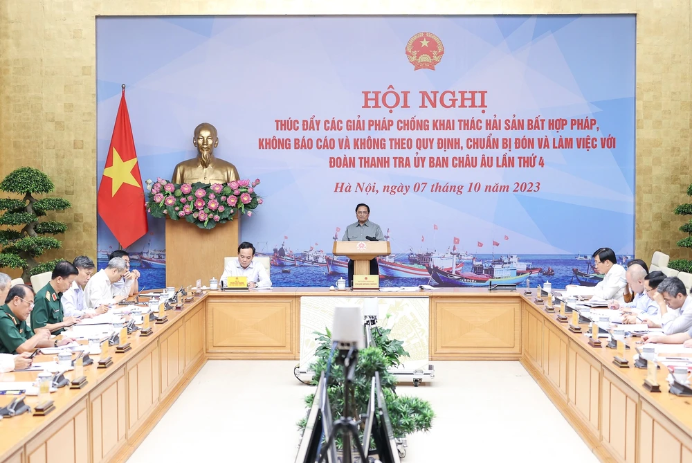 Thủ tướng Phạm Minh Chính chủ trì hội nghị trực tuyến về chống khai thác hải sản bất hợp pháp. Ảnh: VIẾT CHUNG