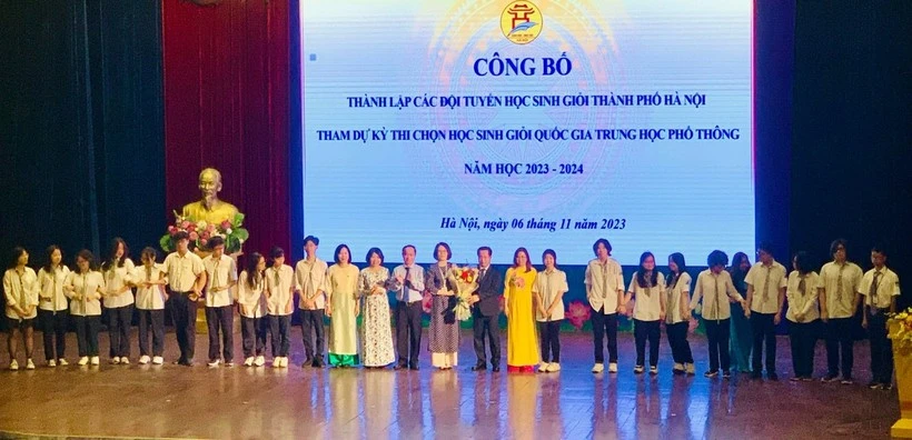 Lễ công bố thành lập các đội tuyển học sinh giỏi TP Hà Nội tham dự kỳ thi chọn học sinh giỏi quốc gia 