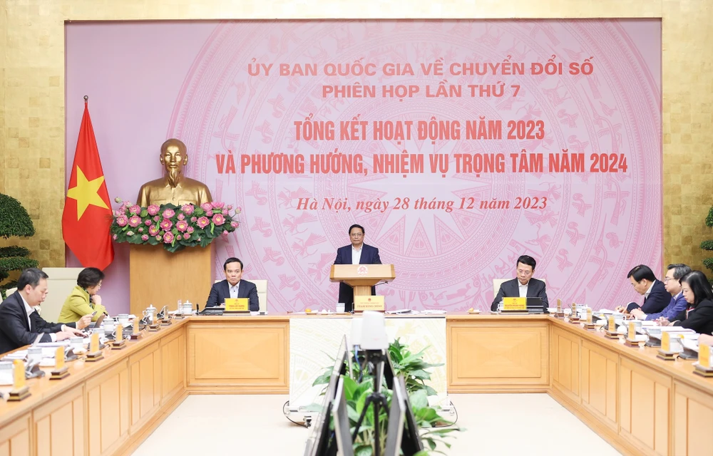 Thủ tướng Phạm Minh Chính chủ trì và phát biểu tại phiên họp thứ 7 của Ủy ban Quốc gia về chuyển đổi số, chiều 28-12. Ảnh: VIẾT CHUNG