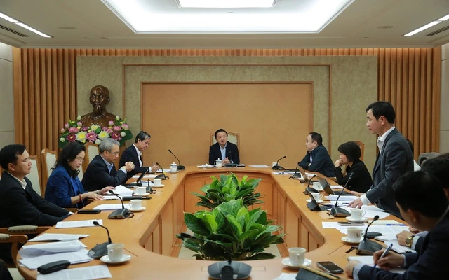 Phó Thủ tướng Trần Hồng Hà họp với Bộ GD-ĐT, các bộ, ngành