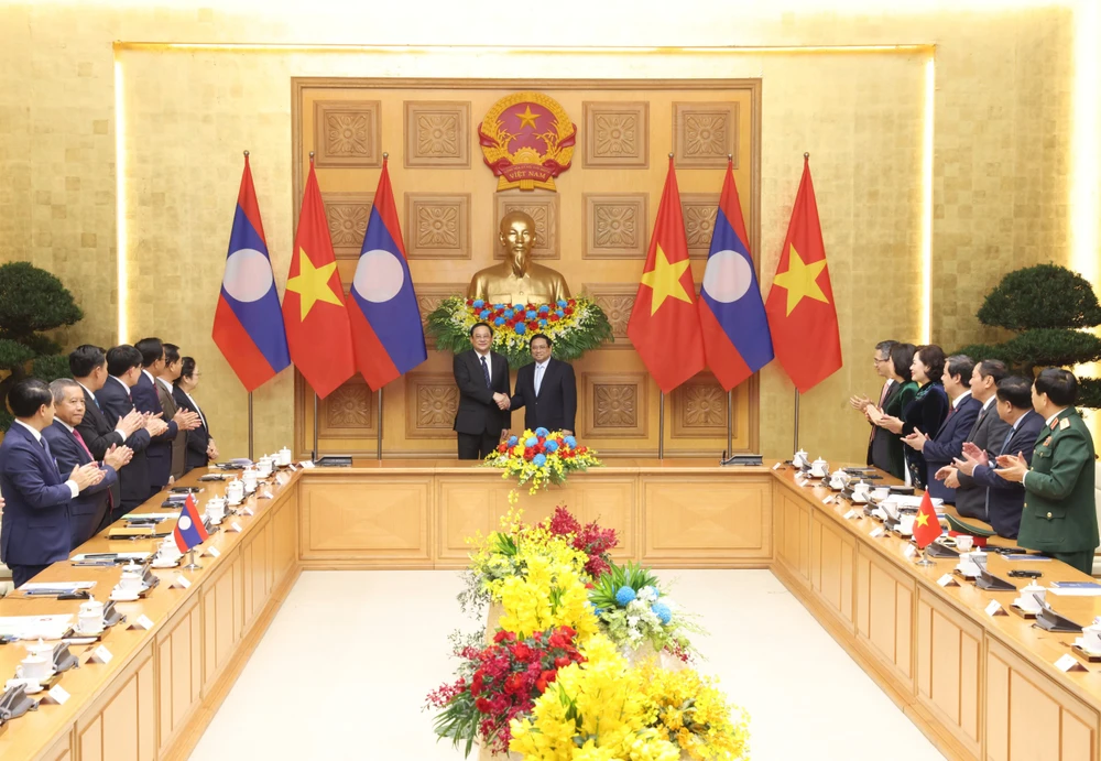 Thủ tướng Phạm Minh Chính hội đàm với Thủ tướng Lào Sonexay Siphandon. Ảnh: QUANG PHÚC