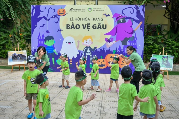 Lễ hội hóa trang bảo vệ gấu của học sinh mầm non ở TP Hà Nội
