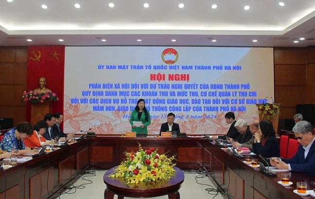 Chủ tịch Ủy ban MTTQ Việt Nam thành phố Hà Nội Nguyễn Lan Hương phát biểu tại hội nghị.