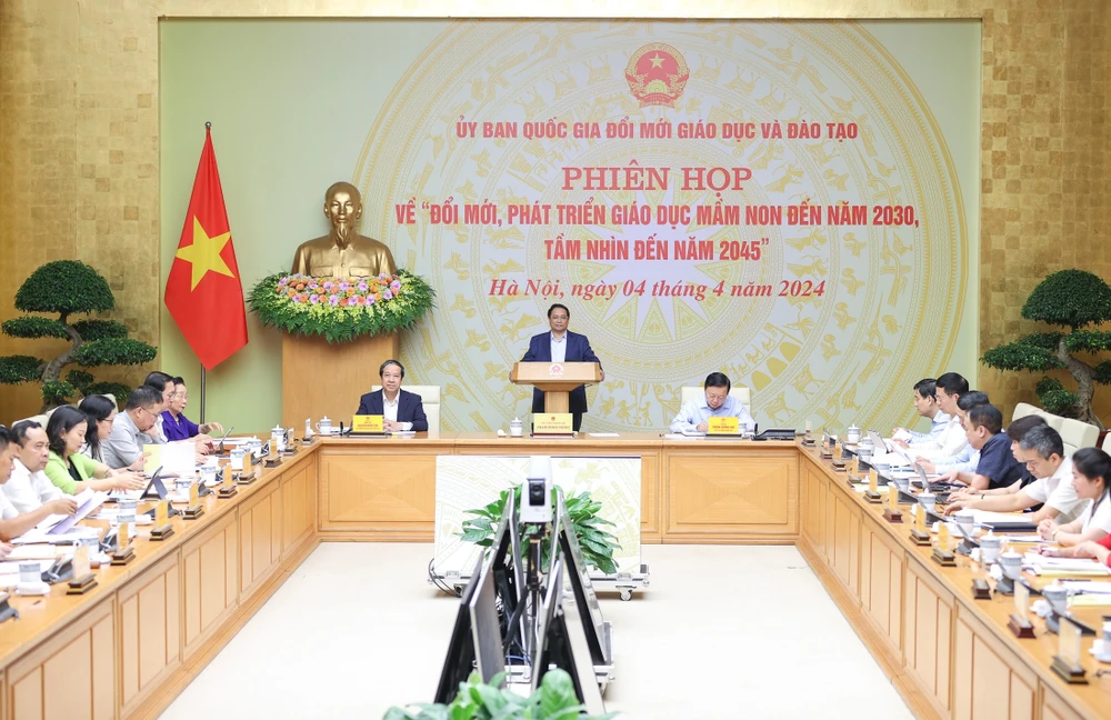 Thủ tướng Phạm Minh Chính chủ trì và phát biểu tại phiên họp của Ủy ban quốc gia Đổi mới GD-ĐT. Ảnh: VIẾT CHUNG