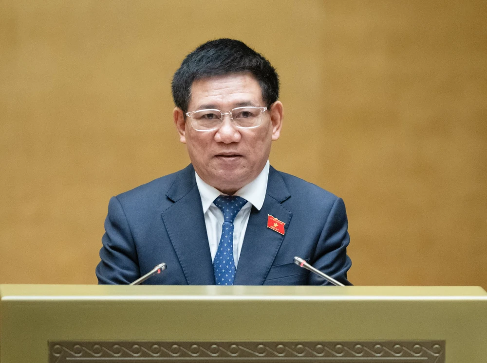 Bộ trưởng Bộ Tài chính Hồ Đức Phớc trình bày báo cáo thẩm tra về công tác thực hành tiết kiệm, chống lãng phí năm 2023. Ảnh: QUANG PHÚC