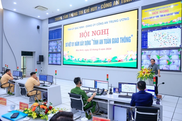 Thủ tướng Phạm Minh Chính đề nghị hướng đến mục tiêu tất cả các tỉnh, thành đều là tỉnh an toàn giao thông