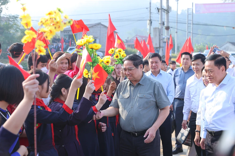 Thủ tướng dự Ngày hội Đại đoàn kết toàn dân tộc tại Lạng Sơn