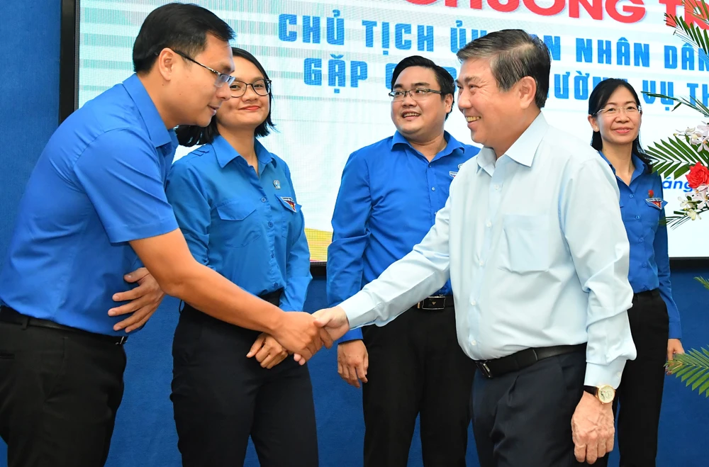 Chủ tịch UBND TPHCM Nguyễn Thành Phong gặp gỡ Ban Thường vụ Thành Đoàn. Ảnh: VIỆT DŨNG