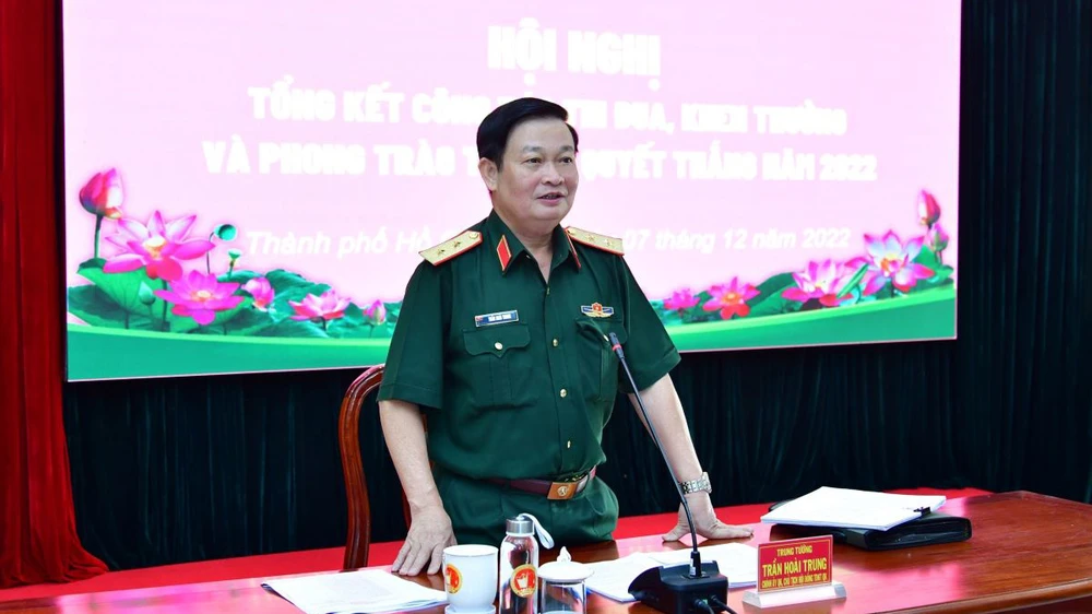 Trung tướng Trần Hoài Trung phát biểu tại hội nghị. Ảnh: TRẦN YÊN