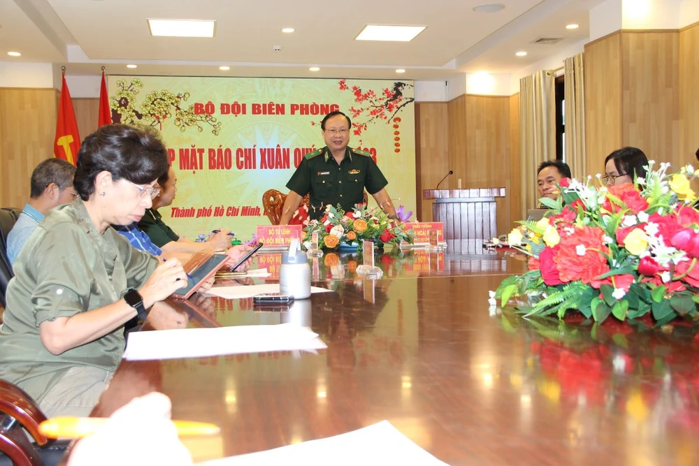 Thiếu tướng Nguyễn Hoài Phương chủ trì buổi gặp mặt báo chí