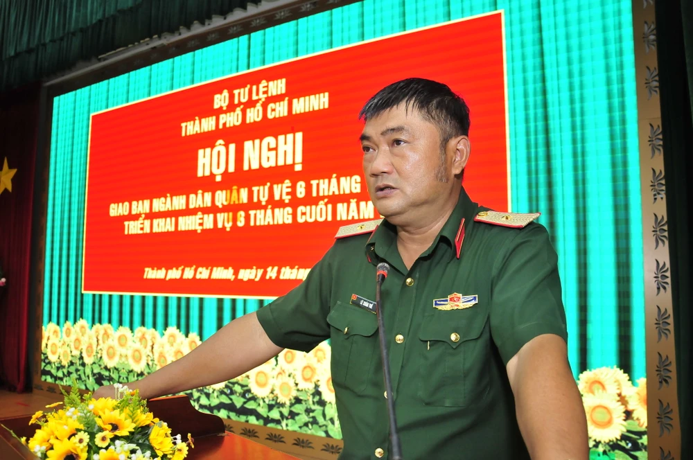 Thiếu tướng Lê Xuân Thế, Phó Tư lệnh, Tham mưu trưởng, Bộ Tư lệnh TPHCM dự, chỉ đạo hội nghị