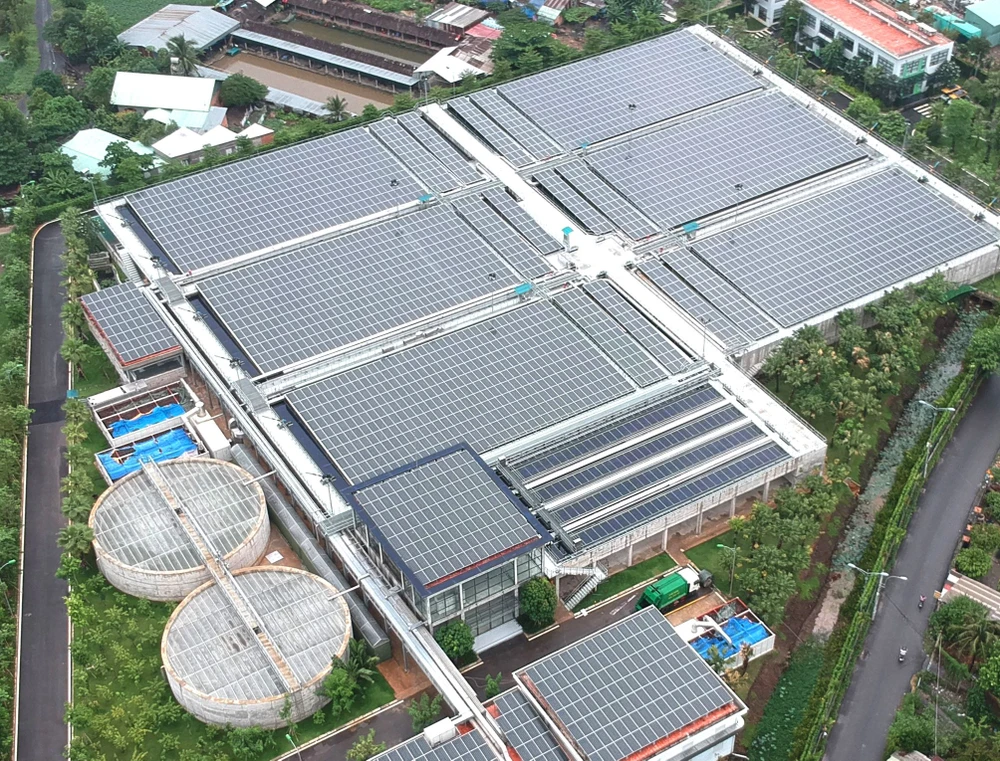Điện mặt trời mái nhà tại Nhà máy xử lý nước thải kênh Tham Lương - Bến Cát