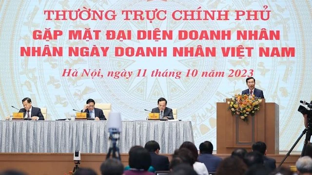 Thường trực Chính phủ gặp mặt đại diện giới doanh nhân Việt Nam. Buổi gặp mặt diễn ra tại đầu cầu trụ sở Chính phủ và kết nối trực tuyến tới trụ sở UBND các tỉnh, thành phố trực thuộc Trung ương.