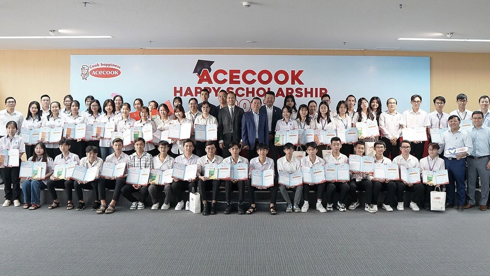 Buổi trao học bổng tại Tổng công ty Acecook Việt Nam, TPHCM
