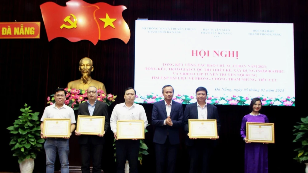 Văn phòng đại diện Báo Sài Gòn Giải Phóng miền Trung tại Đà Nẵng là 1 trong 5 tập thể được khen thưởng về công tác báo chí năm 2023 tại Đà Nẵng