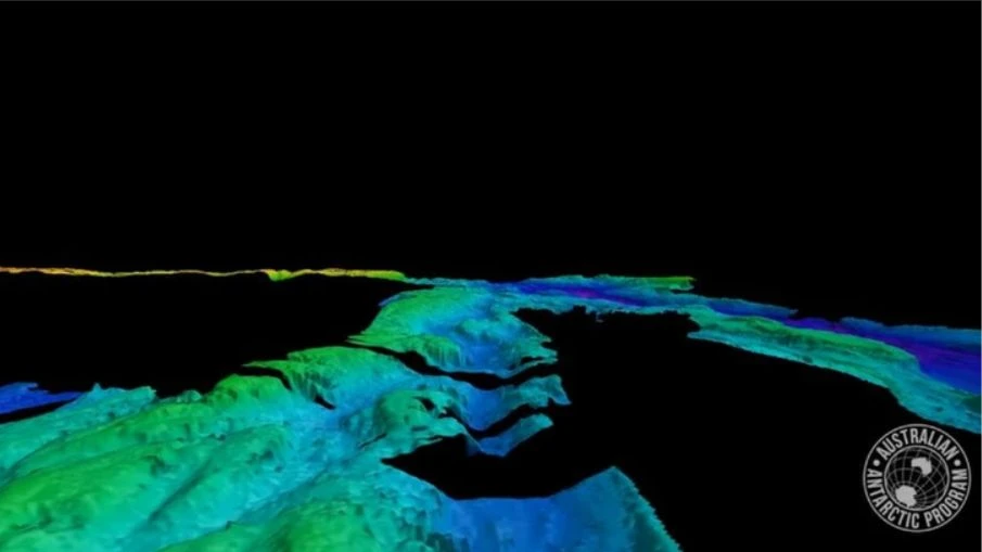 Hẻm núi lớn dưới đáy biển được phát hiện bằng hệ thống sóng âm của tàu phá băng RSV Nuyina. Ảnh: ANTARCTICA AUSTRALIA